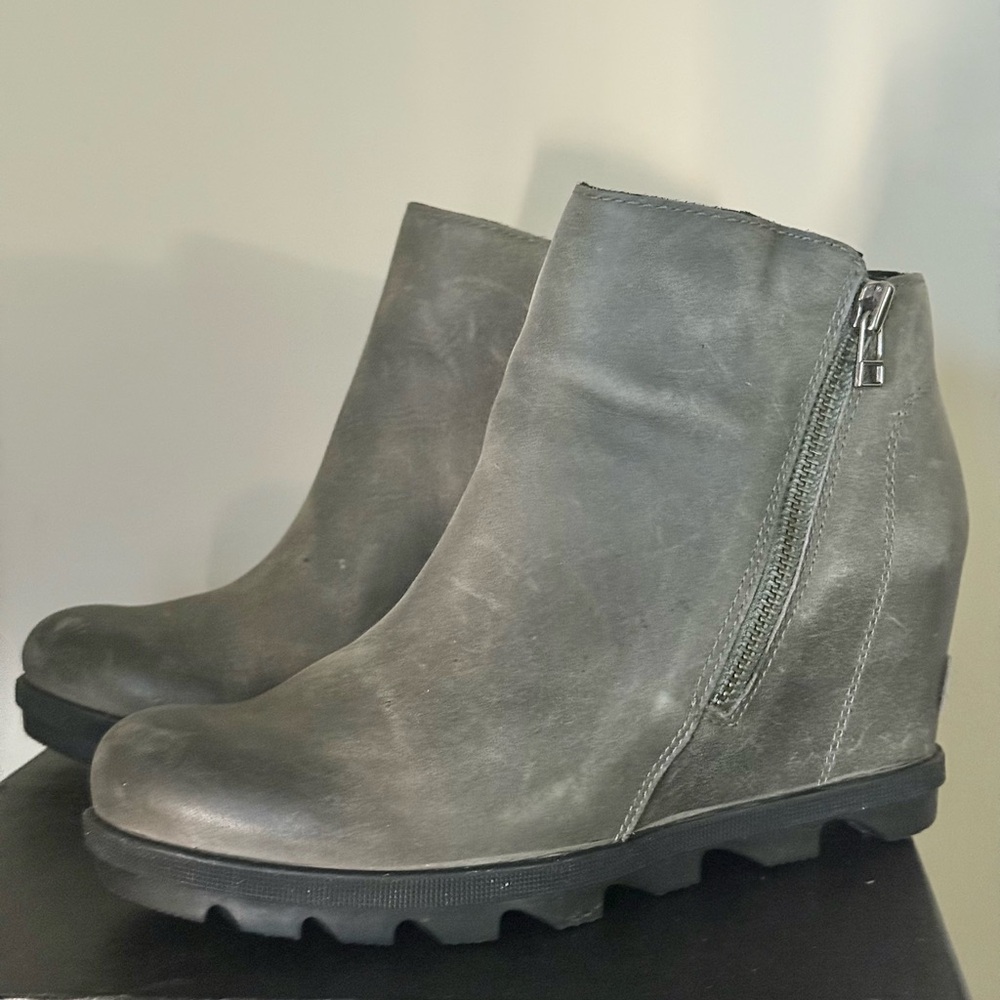 LIKE NEW Sorel Gray Wedge Booties with Distressed Leather